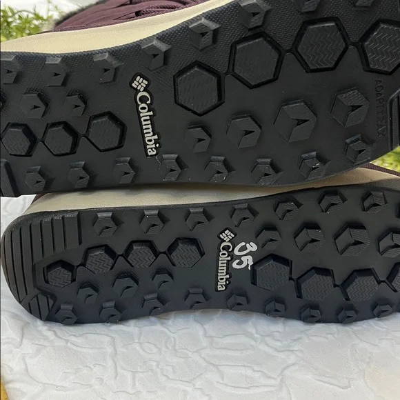 New Burgundy Columbia Winter Boots - Picture 6 of 9